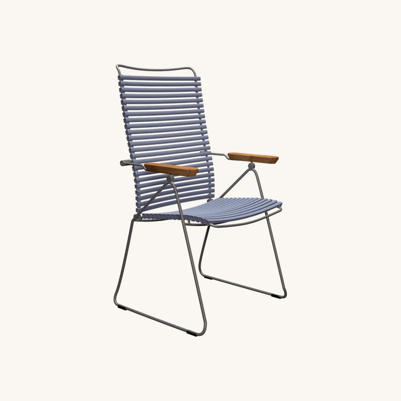 Chaise en métal et plastique bleu pigeon chez The Cool Republic