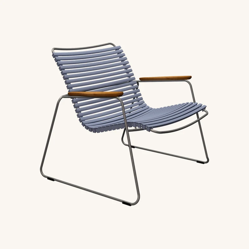 Chaise lounge en métal et plastique bleu pigeon chez The Cool Republic