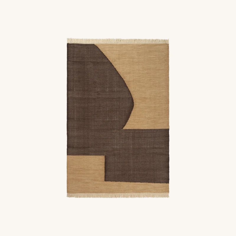 Tapis rectangulaire en fil recyclé chocolat chez The Cool Republic