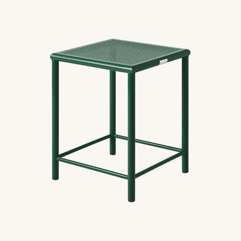 Tabouret carré en acier tressé vert mousse chez The Cool Republic