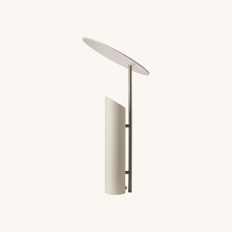 Lampe de table en acier blanc chez The Cool Republic