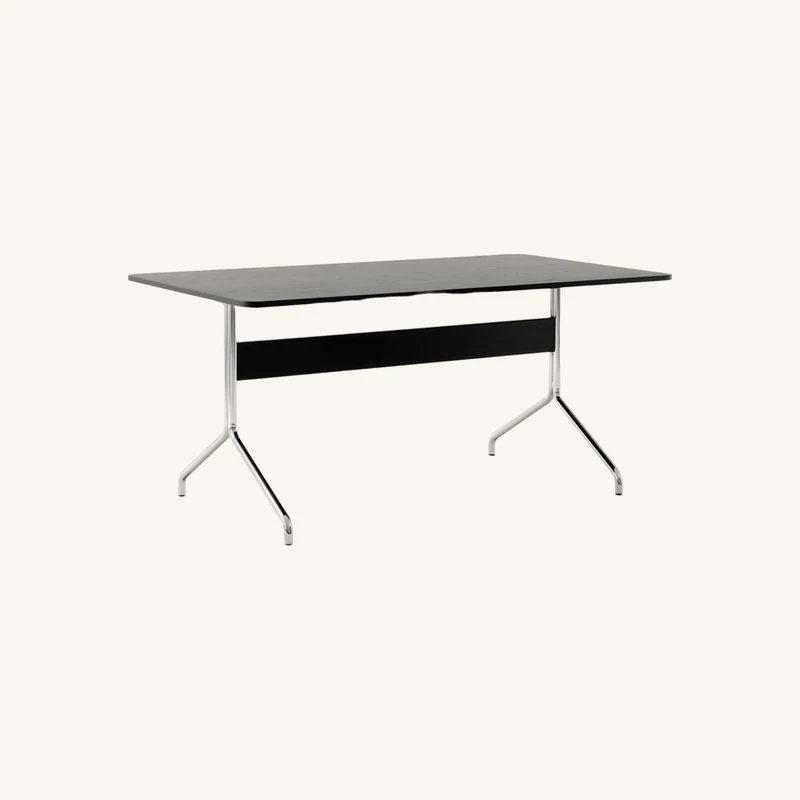 Table à manger minimaliste en chêne noir chez The Cool Republic