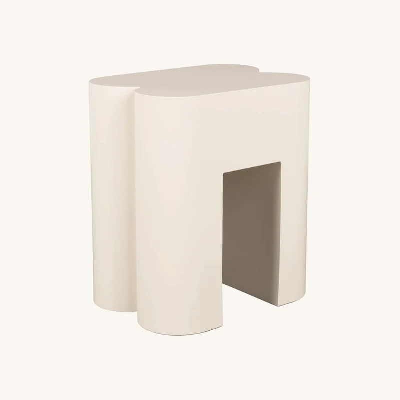 Tabouret en fer beige chez The Cool Republic