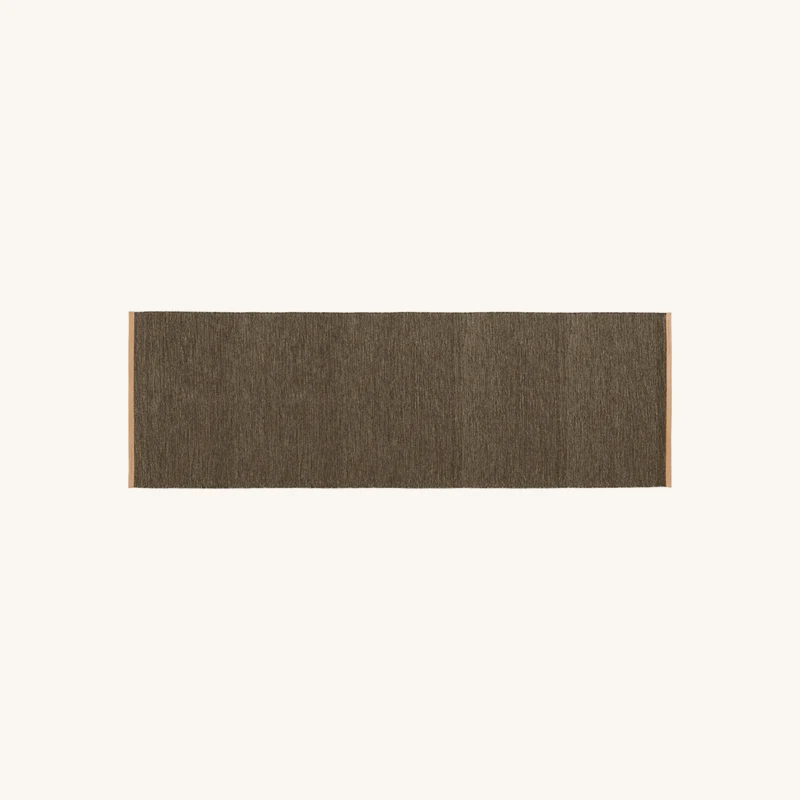 Tapis de couloir en laine brun et bordure chez The Cool Republic