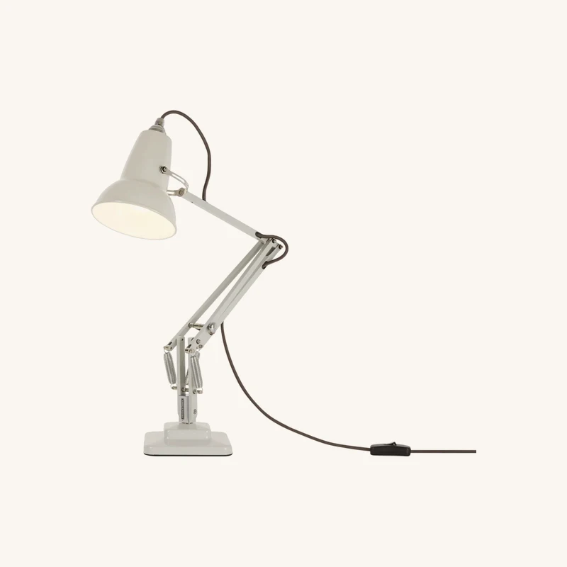 Lampe de bureau en acier blanc lin original chez The Cool Republic