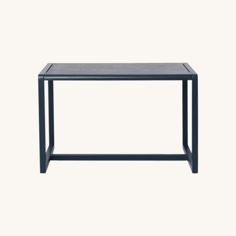 Table pour enfants en frêne bleu foncé chez The Cool Republic