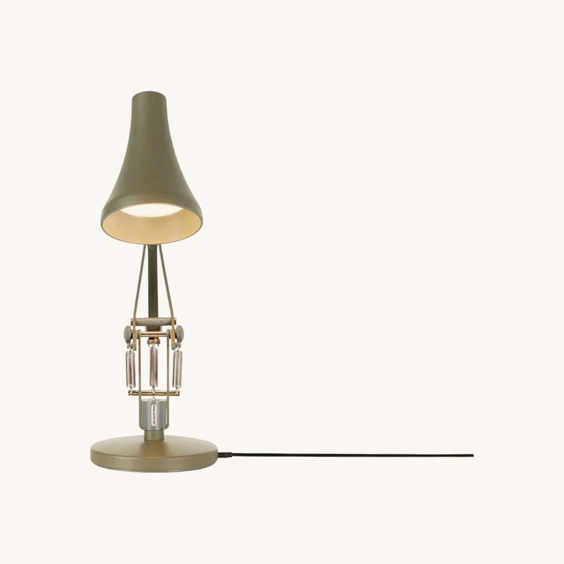 Lampe de bureau en acier vert Mini 90 chez The Cool Republic