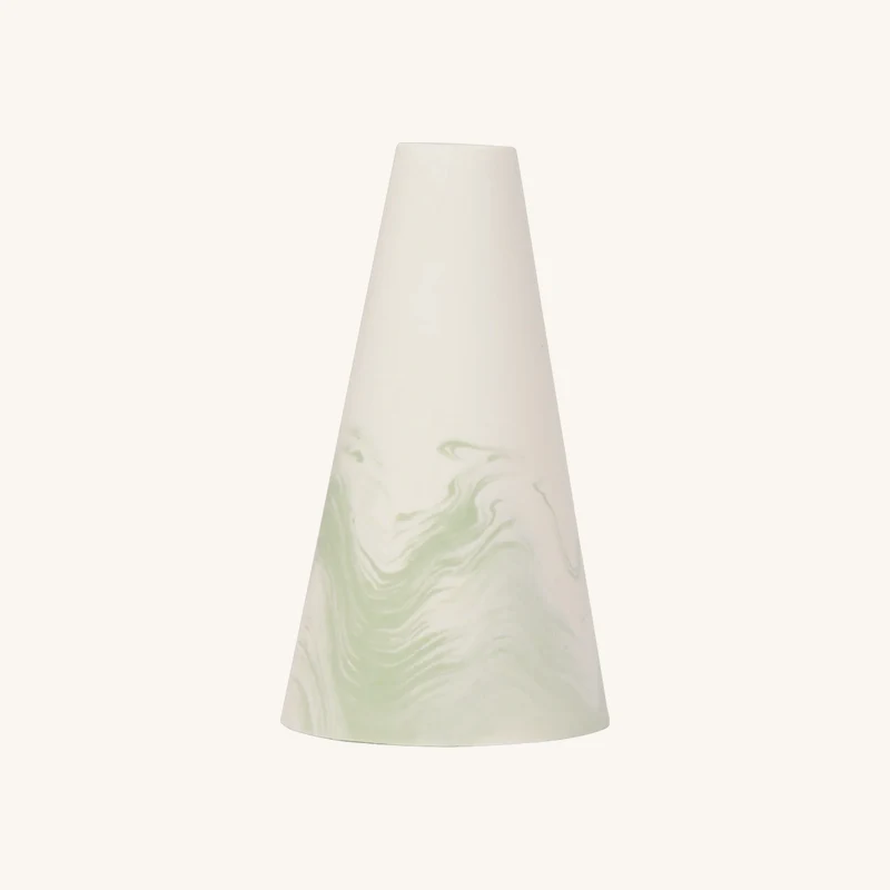 Vase en roche saline vert de gris chez The Cool Republic