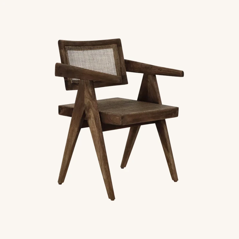 Chaise avec accoudoirs en bois de manguier chez The Cool Republic