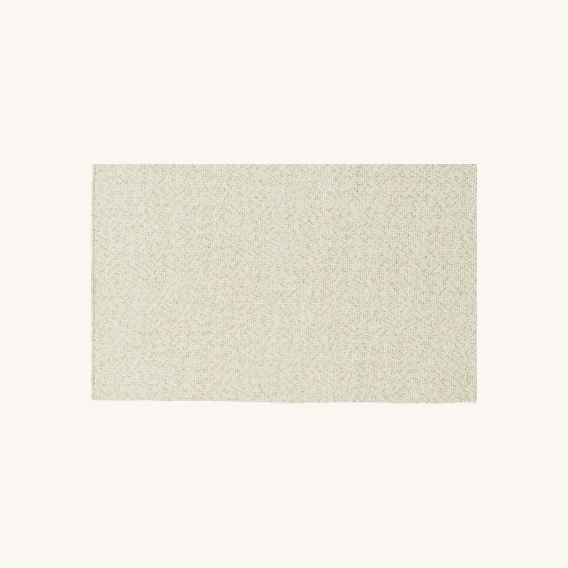 Tapis en polyester recyclé sable chez The Cool Republic