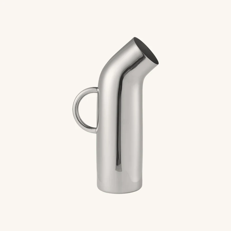 Carafe design en acier poli miroir chez The Cool Republic