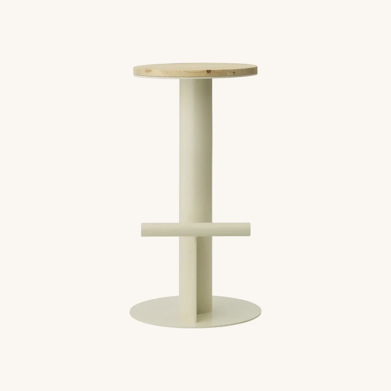 Tabouret de bar en bois de pin et acier beige chez The Cool Republic