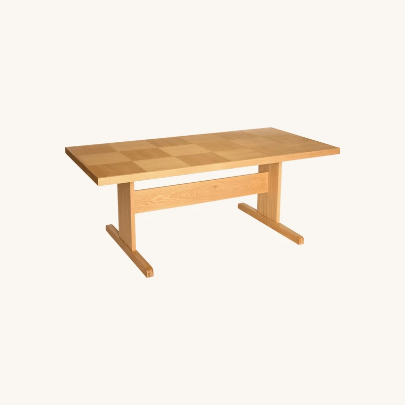 Table à manger rectangulaire en bois de chêne chez The Cool Republic