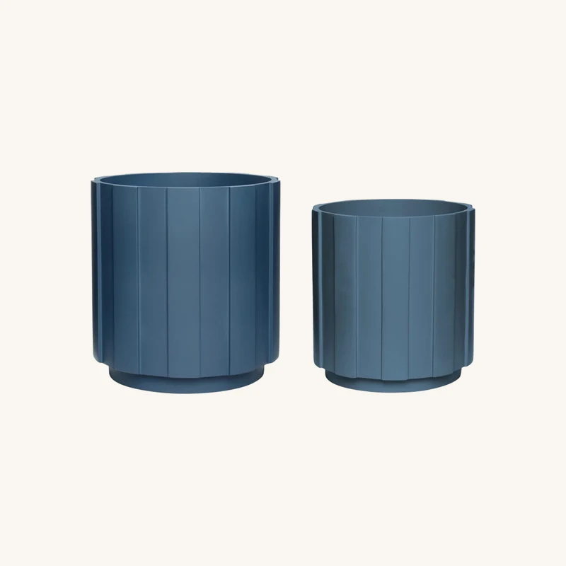 Pot de fleurs en plâtre bleu pétrole (lot de 2) chez The Cool Republic