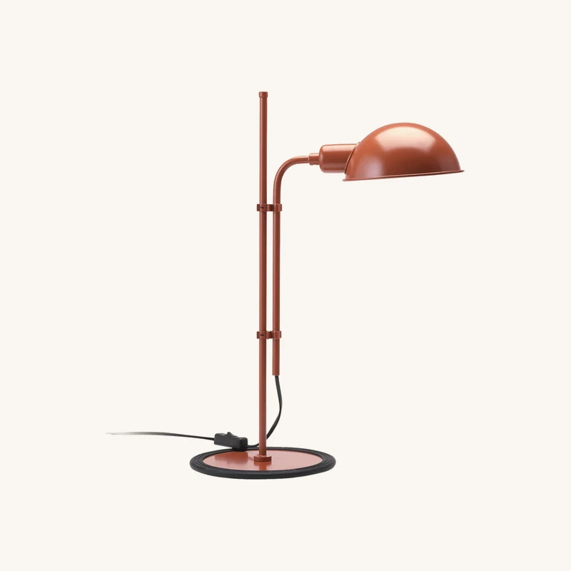 Lampe de bureau en fer terracotta funiculi s chez The Cool Republic
