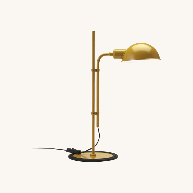 Lampe de bureau en fer moutarde funiculi s chez The Cool Republic