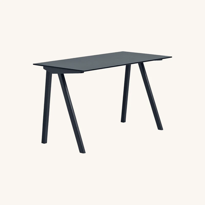 Bureau en bois de chêne laqué bleu foncé chez The Cool Republic