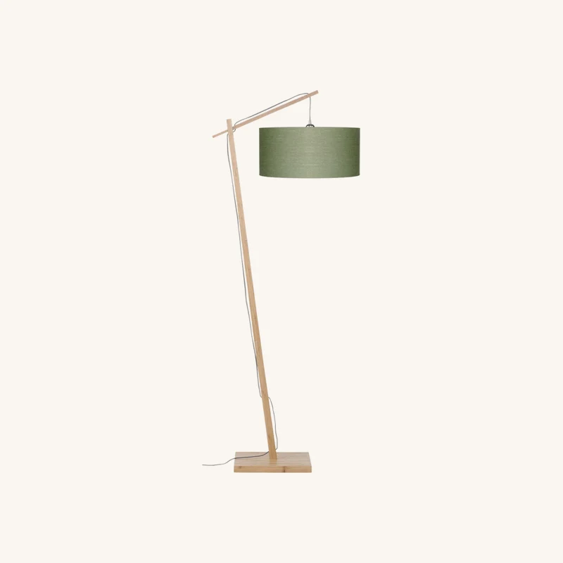 Lampadaire en bambou naturel avec abat-jour chez The Cool Republic