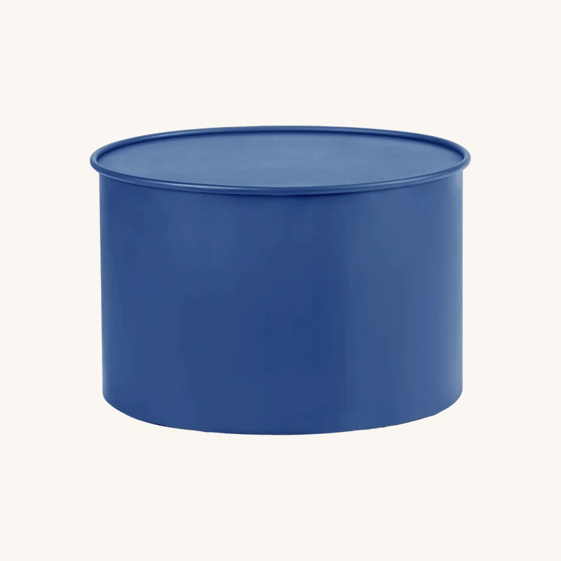 Table d'appoint en acier poudré bleu chez The Cool Republic