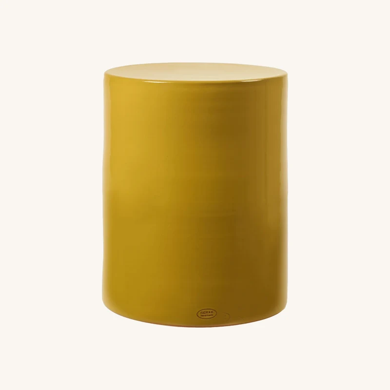Table d'appoint ocre pawn en céramique chez The Cool Republic