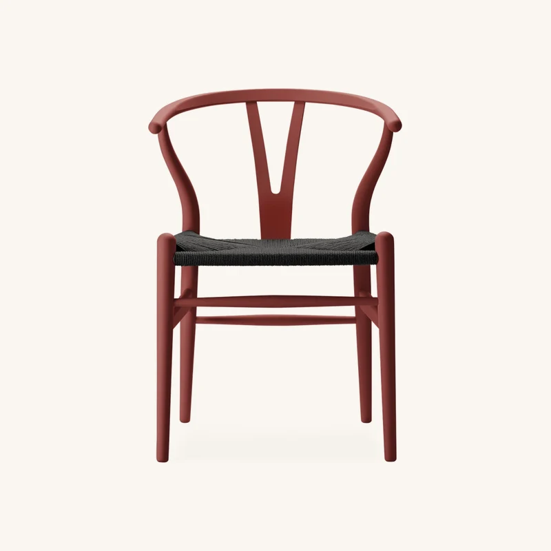 Chaise en hêtre soft falu et assise tissée noire chez The Cool Republic