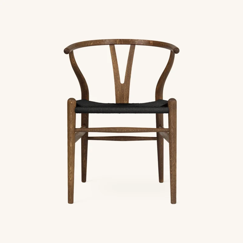 Chaise en chêne fumé huilé et assise tissée chez The Cool Republic