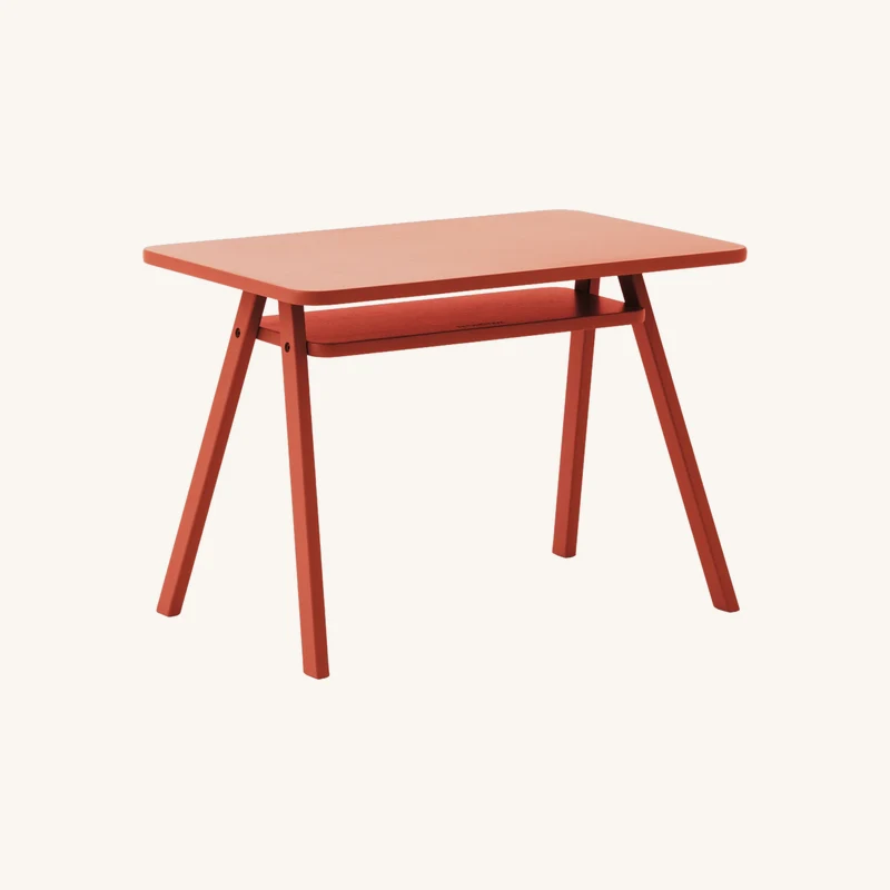 Bureau pour enfant en bois de hêtre coloré rouge chez The Cool Republic