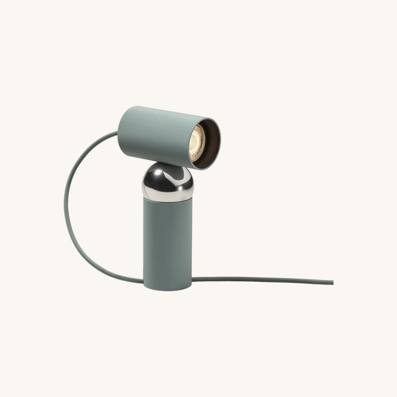 Lampe de table orientable en polycarbonate chez The Cool Republic