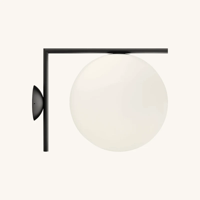 Applique design en acier noir chez The Cool Republic