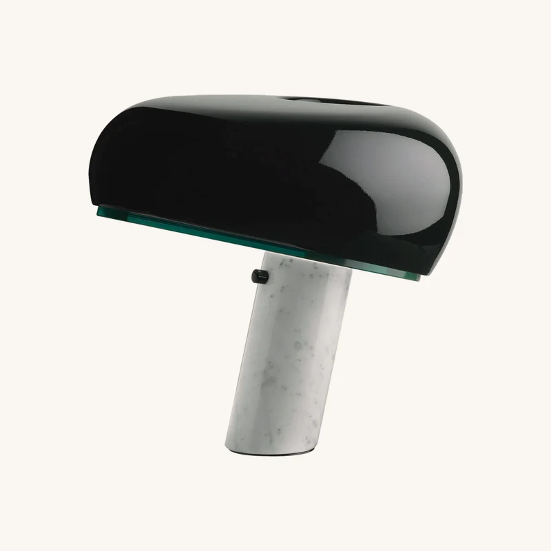 Lampe de table design noire chez The Cool Republic