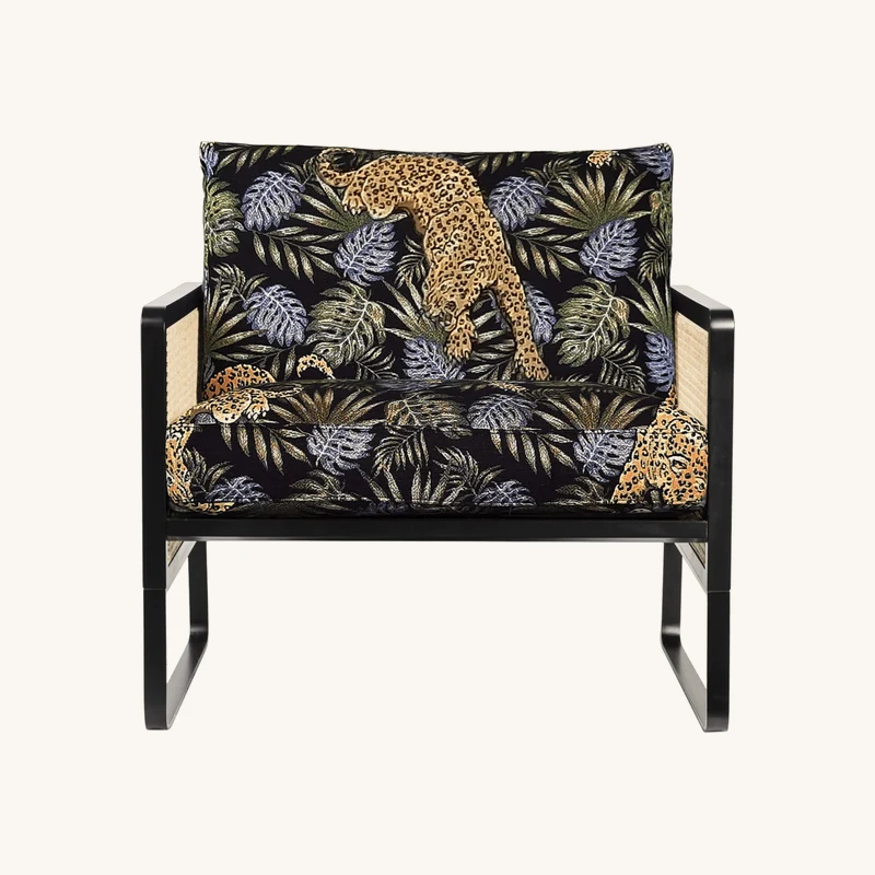 Fauteuil en tissu noir jungle leopard cannage chez The Cool Republic
