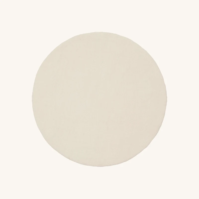 Tapis rond en laine écru chez The Cool Republic