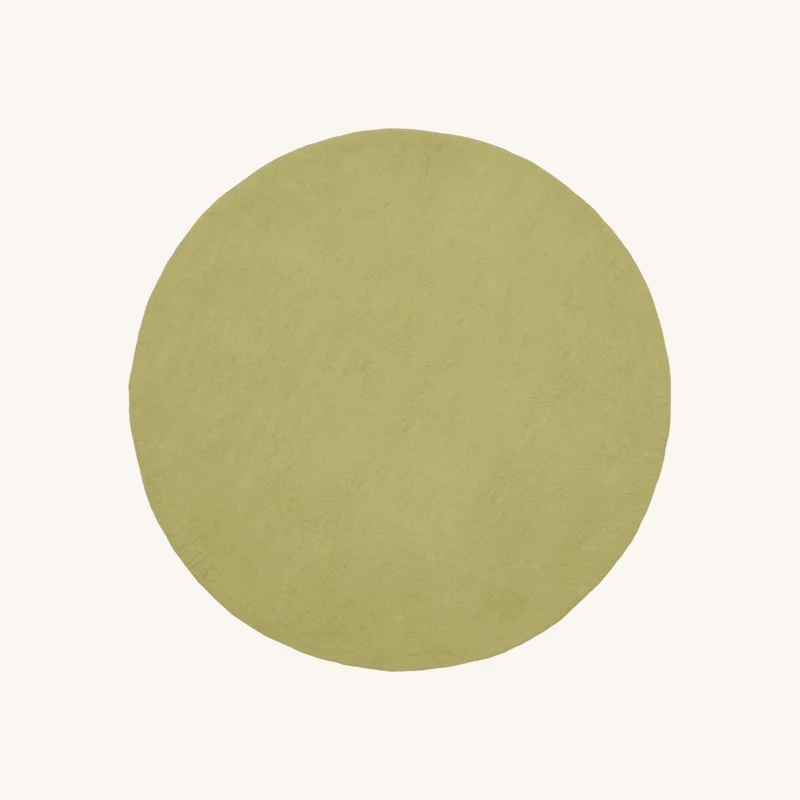 Tapis rond en laine vert clair chez The Cool Republic