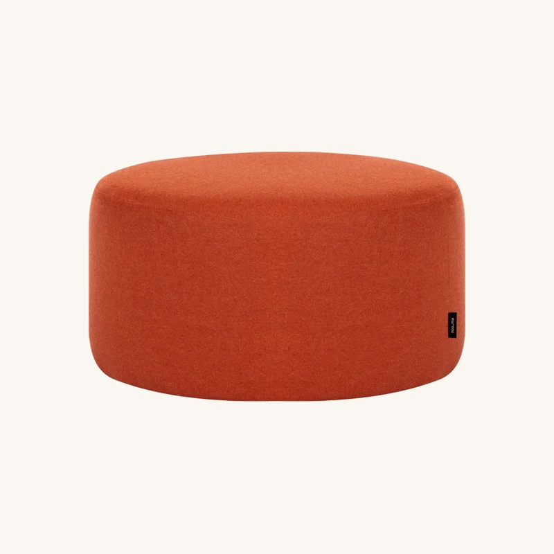 Pouf en laine terracotta chez The Cool Republic