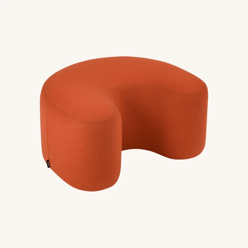 Pouf en laine terracotta chez The Cool Republic