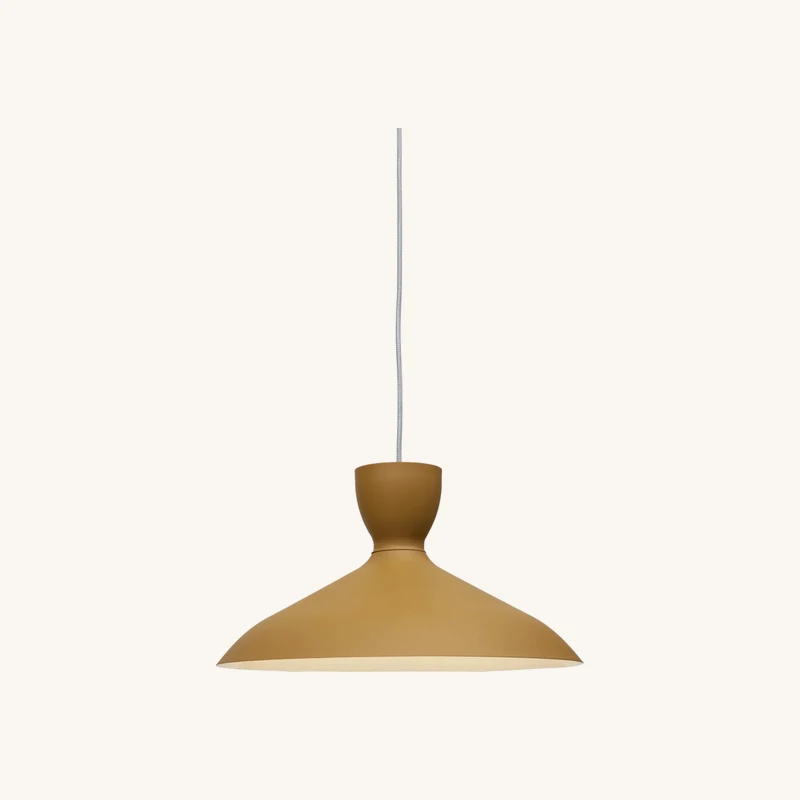 Suspension en fer moutarde chez The Cool Republic