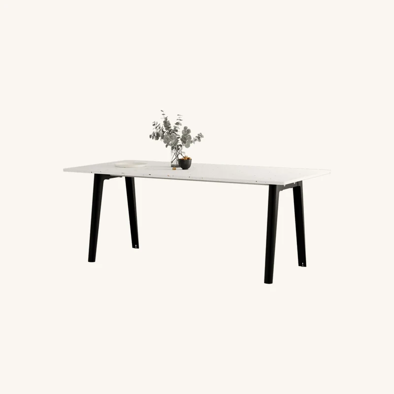Table à manger en plastique recyclé blanc chez The Cool Republic