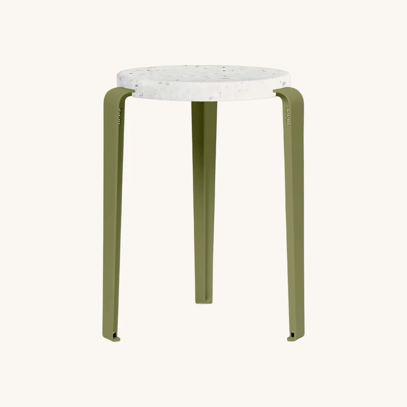 Tabouret en plastique recyclé kaki chez The Cool Republic