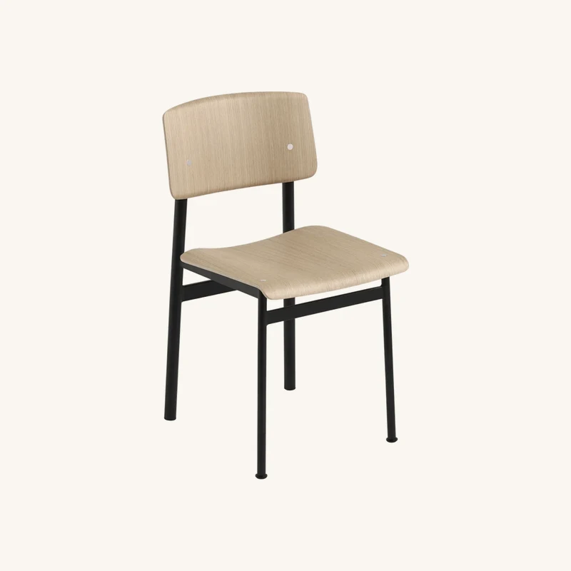 Chaise en chêne et noire chez The Cool Republic