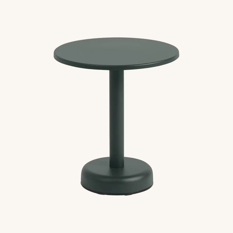 Table d'appoint ronde en métal vert chez The Cool Republic