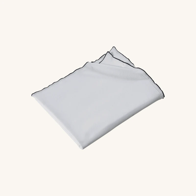 Nappe carrée en coton lavé blanche chez The Cool Republic