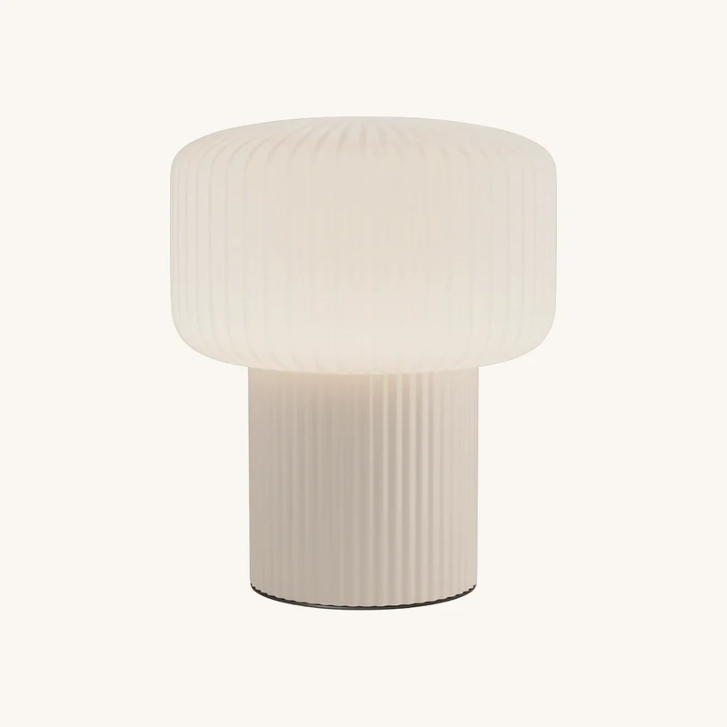 Lampe de bureau en céramique blanc cassé chez The Cool Republic