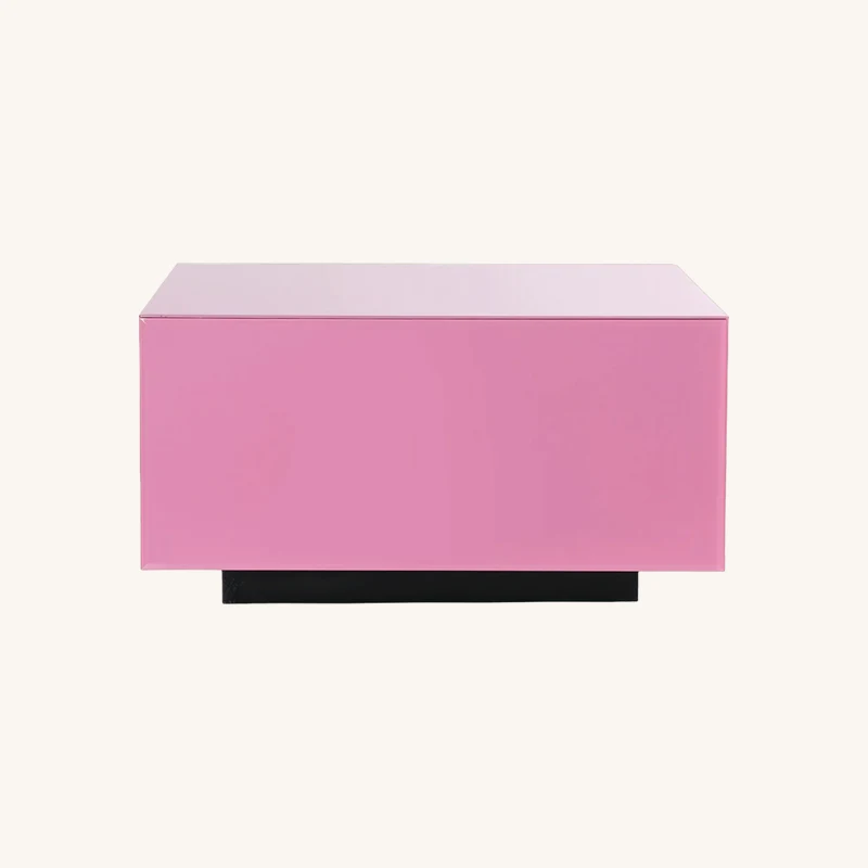 Table basse en verre rose block l chez The Cool Republic