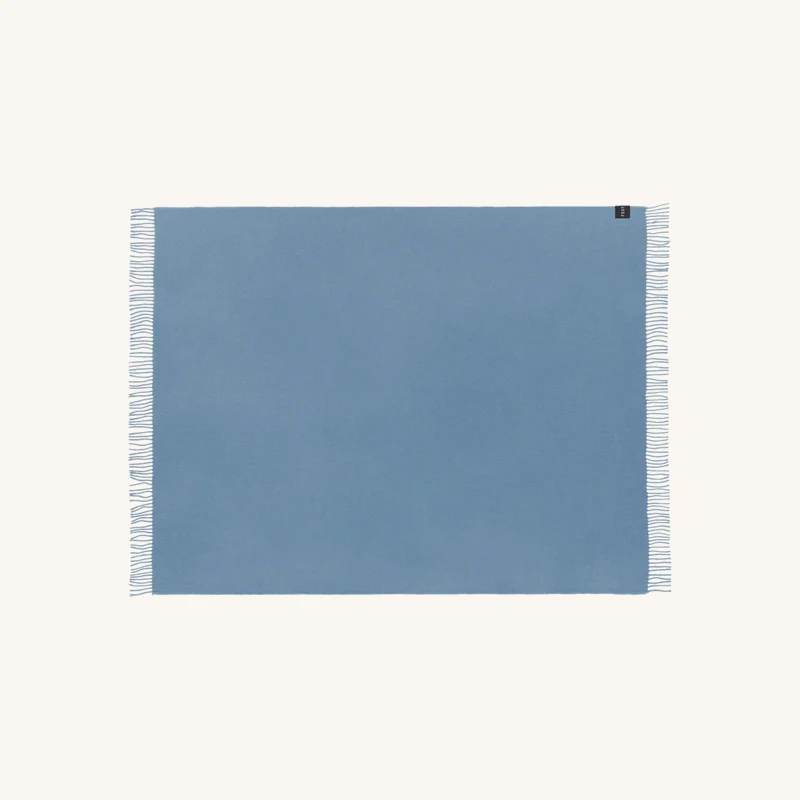 Plaid en laine bleu clair chez The Cool Republic