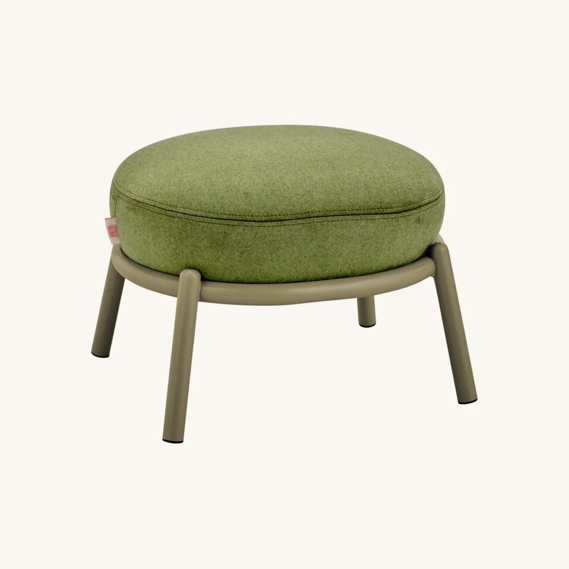 Tabouret rond en tissu olive et piètement chez The Cool Republic