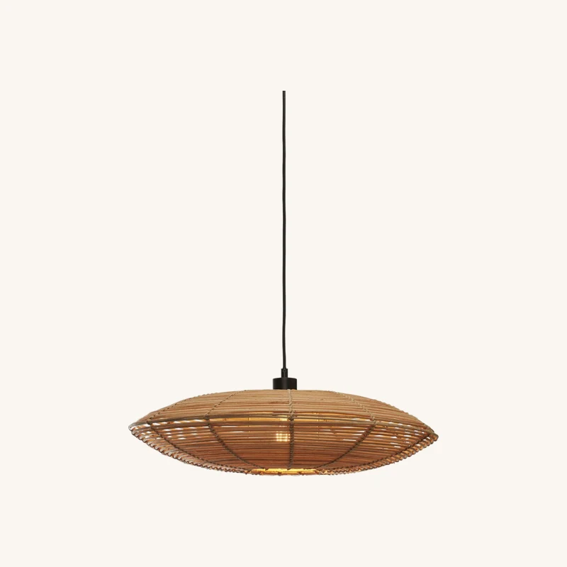 Suspension ronde en rotin naturel chez The Cool Republic