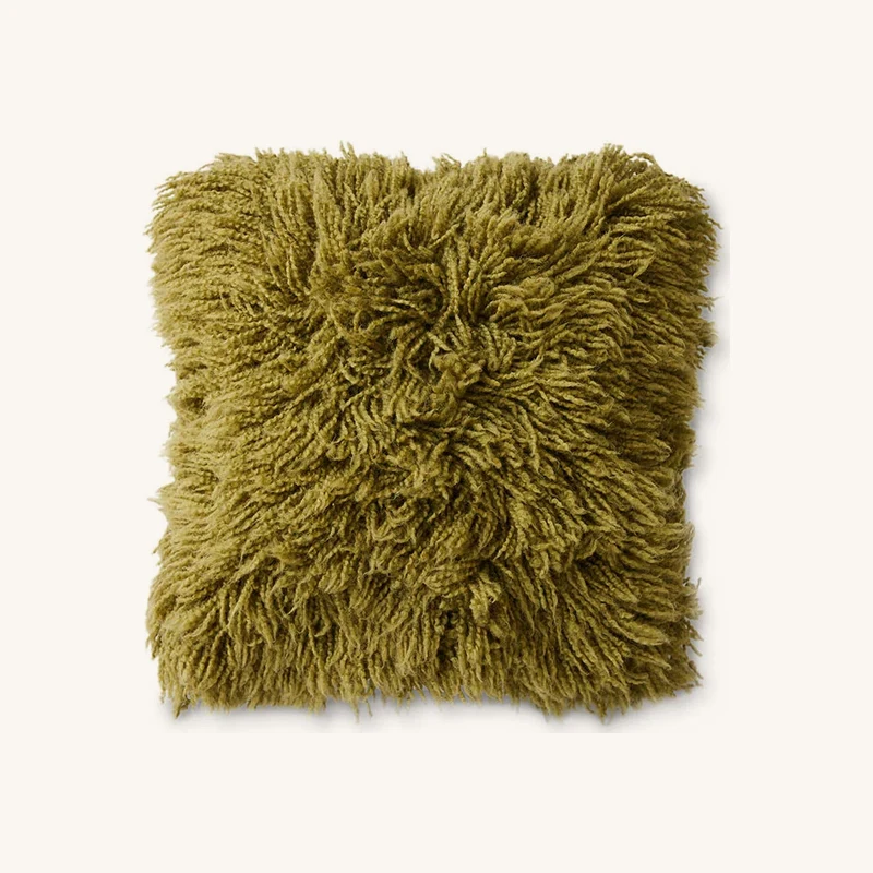 Coussin duveteux Olive (50X50Cm) chez The Cool Republic