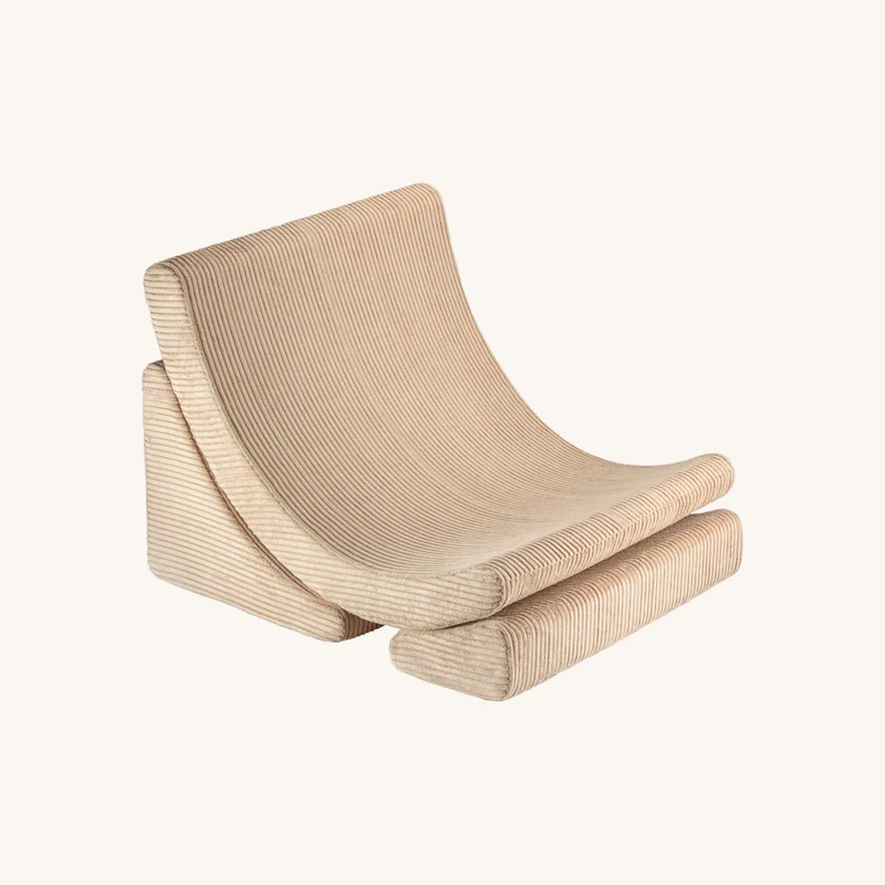 Fauteuil arrondit en velours côtelé brown sugar chez The Cool Republic