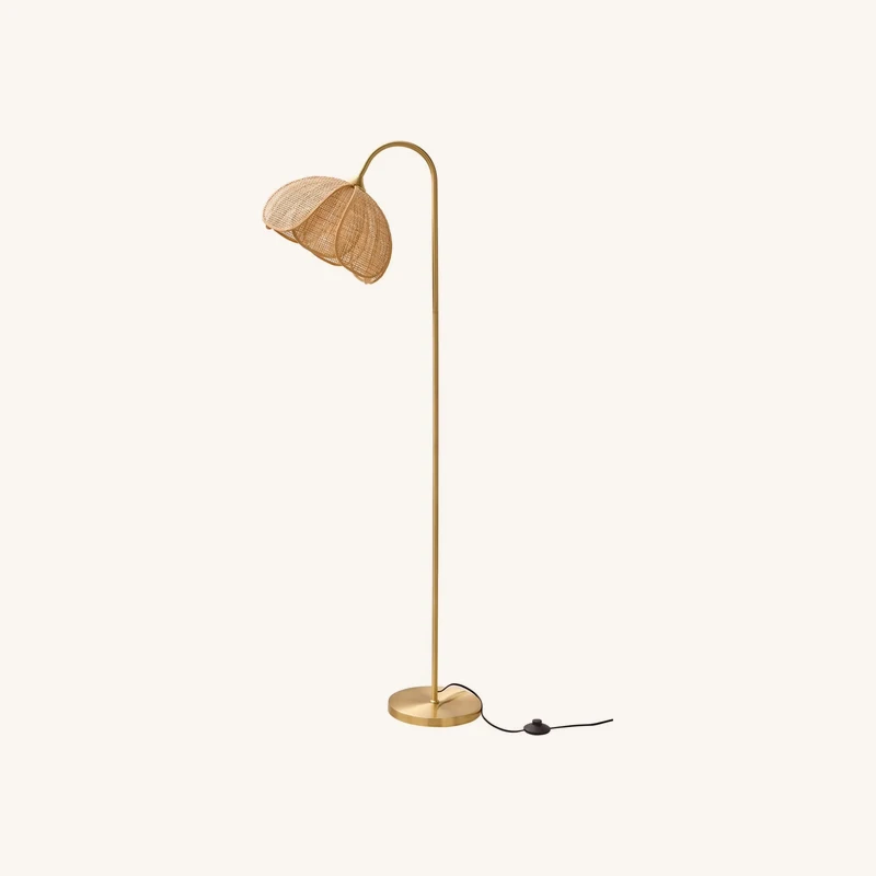 Lampadaire rotin fleur métal doré chez Vertbaudet